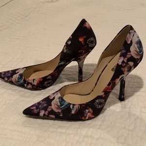 NWOB Guess floral heels, size 10